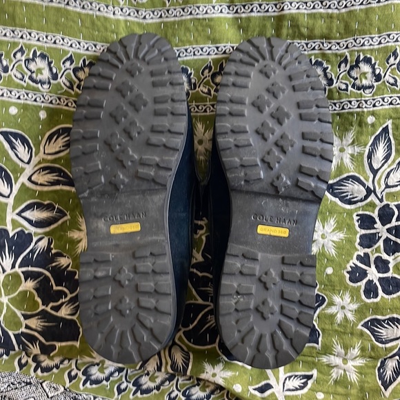 COLE HAAN Newburg Lug Loafer in GREAT CONDITION, the perfect black suede shoe! - Picture 2 of 5